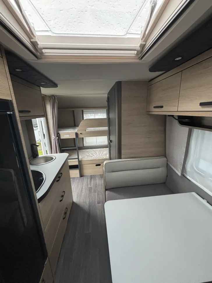 Fahrzeugbild Weinsberg CaraOne 500 FDK 1700 kg, Deckenschränke #7