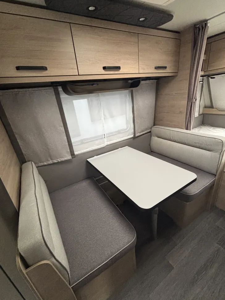 Fahrzeugbild Weinsberg CaraOne 500 FDK 1700 kg, Deckenschränke #8