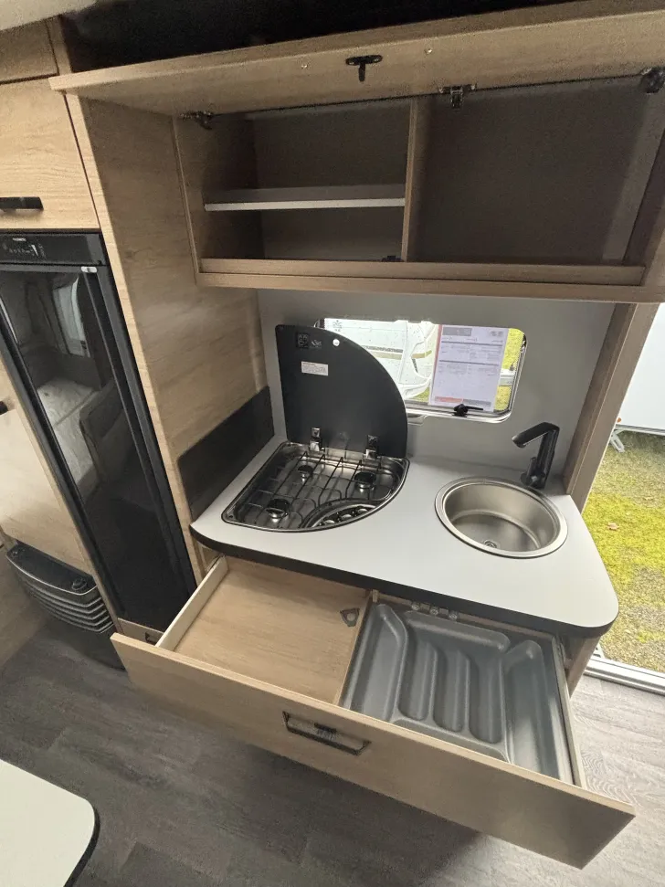 Fahrzeugbild Weinsberg CaraOne 500 FDK 1700 kg, Deckenschränke #9