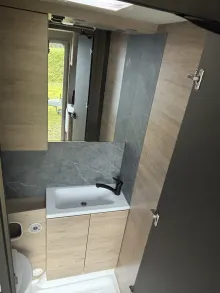 Fahrzeugbild Weinsberg CaraOne 500 FDK 1700 kg, Deckenschränke #11