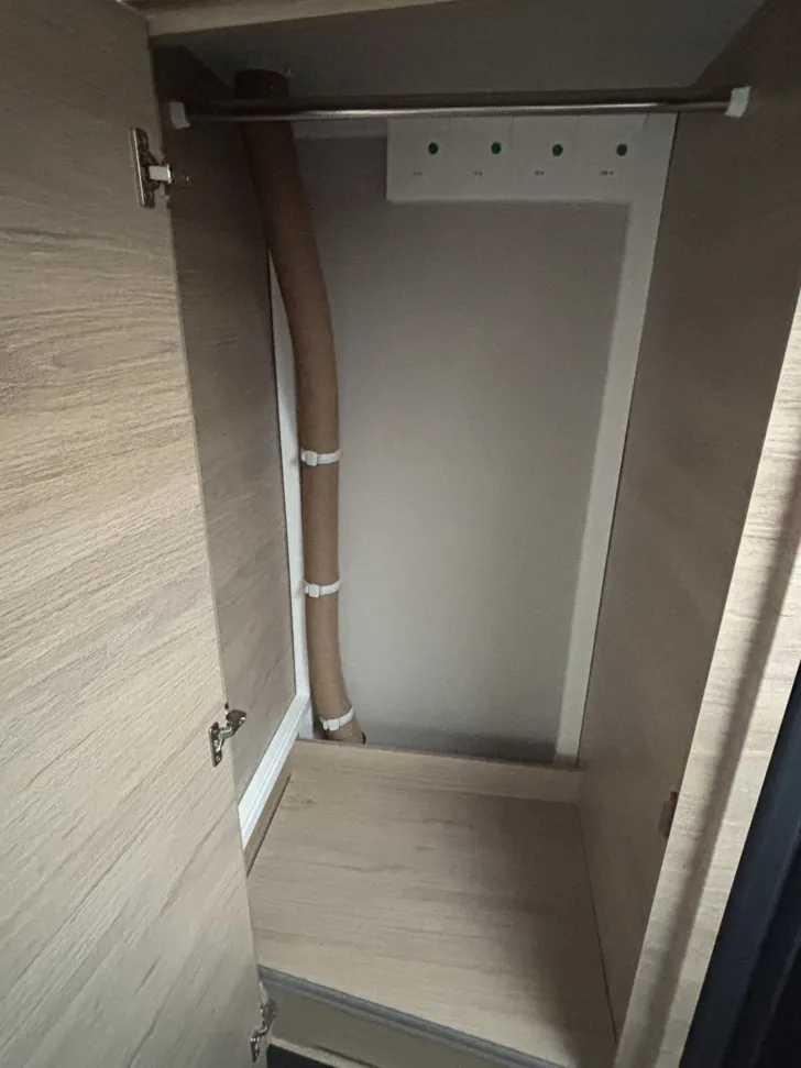 Fahrzeugbild Weinsberg CaraOne 500 FDK 1700 kg, Deckenschränke #15