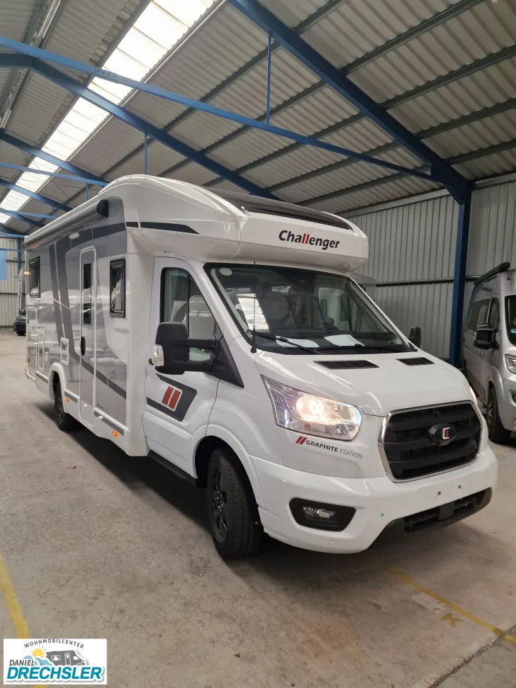 Fahrzeugbild Challenger 317 Graphite Edition #1