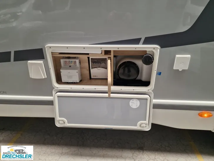 Fahrzeugbild Challenger 317 Graphite Edition #6