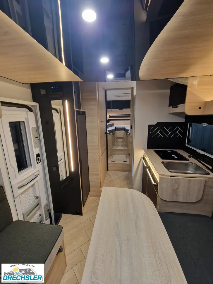 Fahrzeugbild Challenger 317 Graphite Edition #9