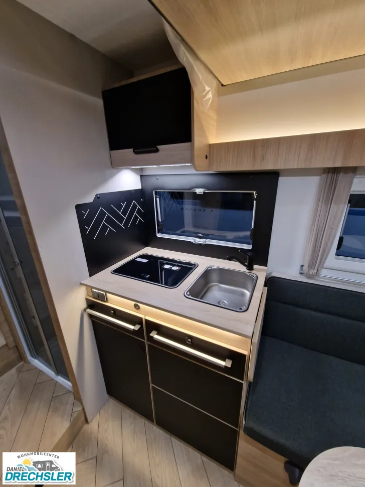 Fahrzeugbild Challenger 317 Graphite Edition #10