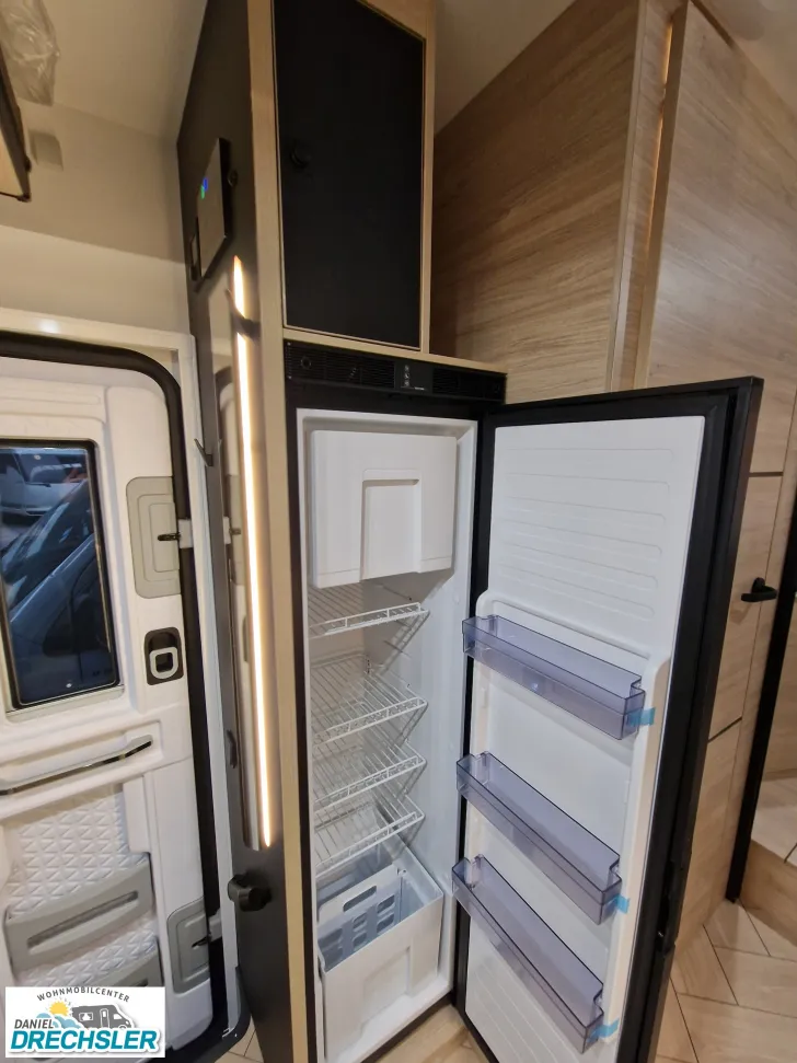 Fahrzeugbild Challenger 317 Graphite Edition #11