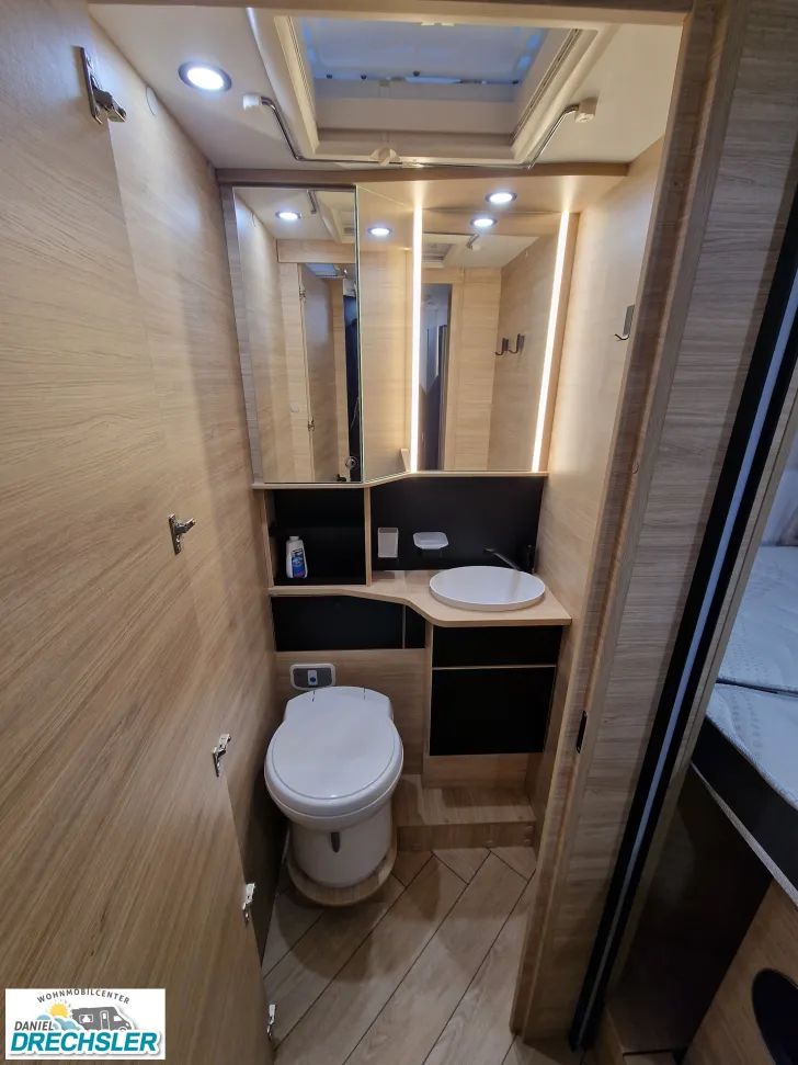 Fahrzeugbild Challenger 317 Graphite Edition #13