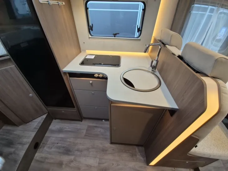 Fahrzeugbild Carado TEILINTEGRIERTE 328 #5