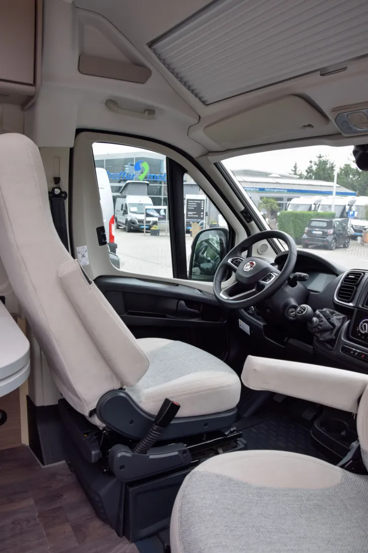 Fahrzeugbild Carado CV600 pro+ *Aufstelldach*Schwenkbad* #12