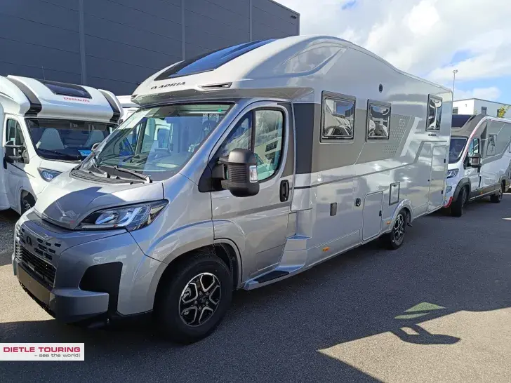 Fahrzeugbild Adria Coral 60Y 670 DL Jubilee Combi 6E, Modell 26 #3