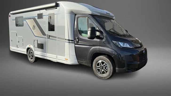 Schräg Vorne Knaus Sky TI 700 MEG Automatik