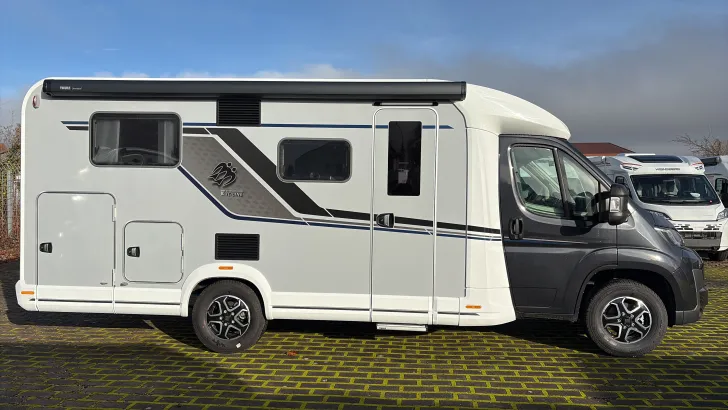 Seitlich Knaus Sky TI 650 MEG Automatik