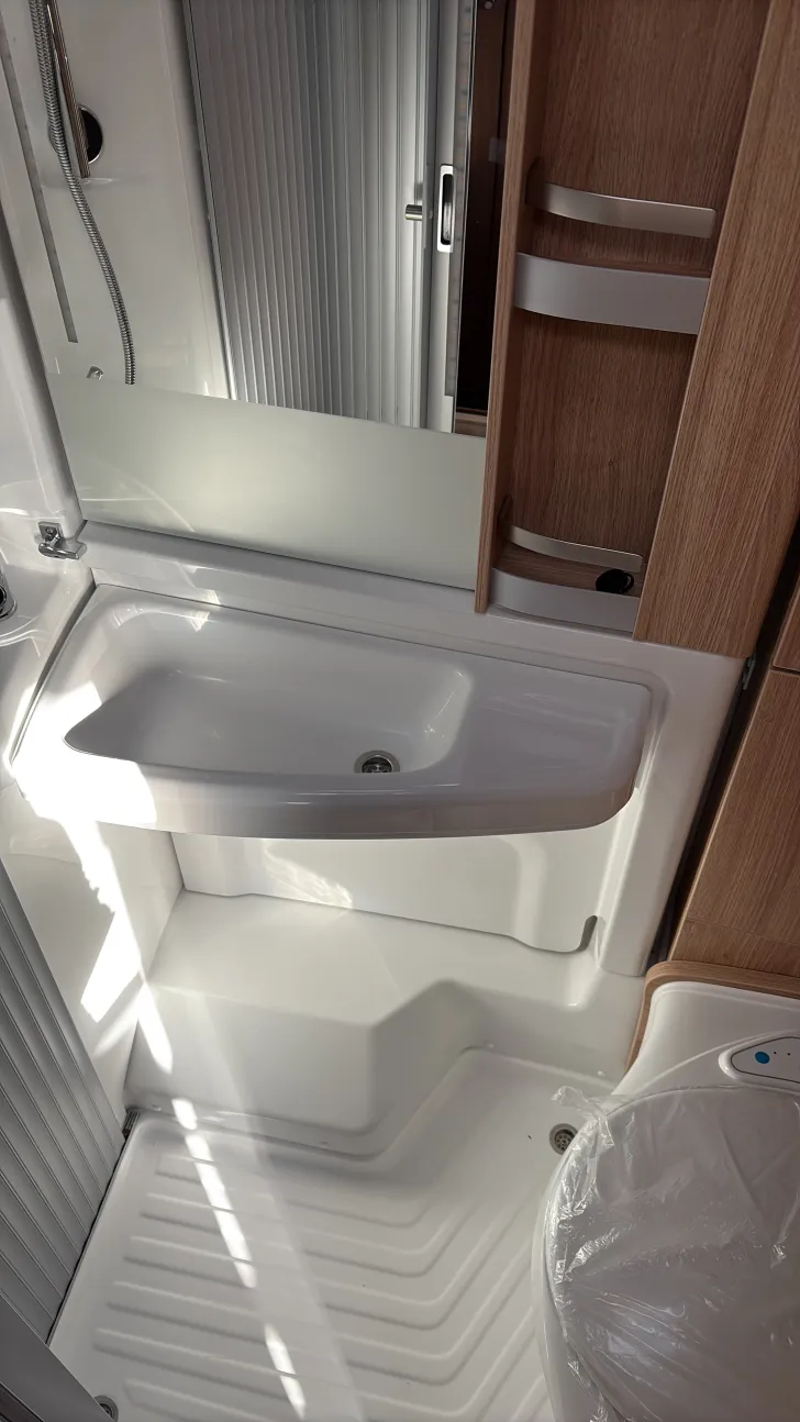 Toilette Knaus Sky TI 650 MEG Automatik