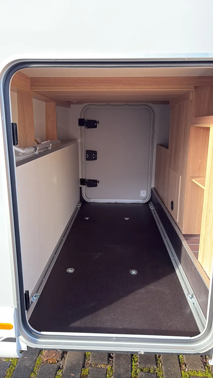 Heckgarage Knaus Sky TI 650 MEG Automatik
