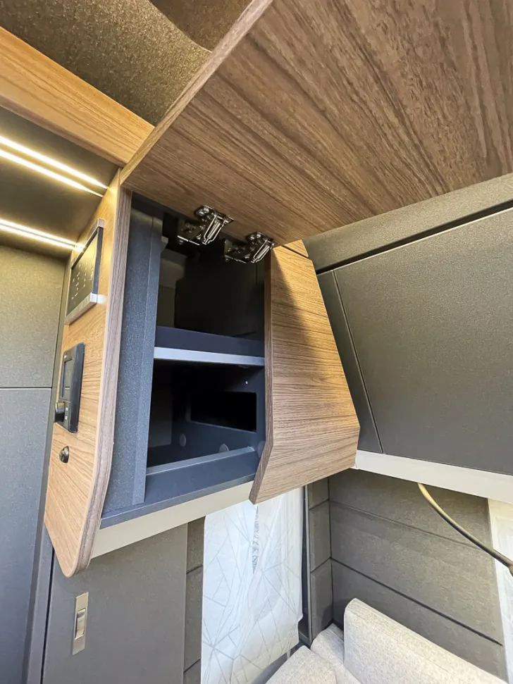 Fahrzeugbild Knaus AZUR 460 EU *DuoControl*Markise* #11