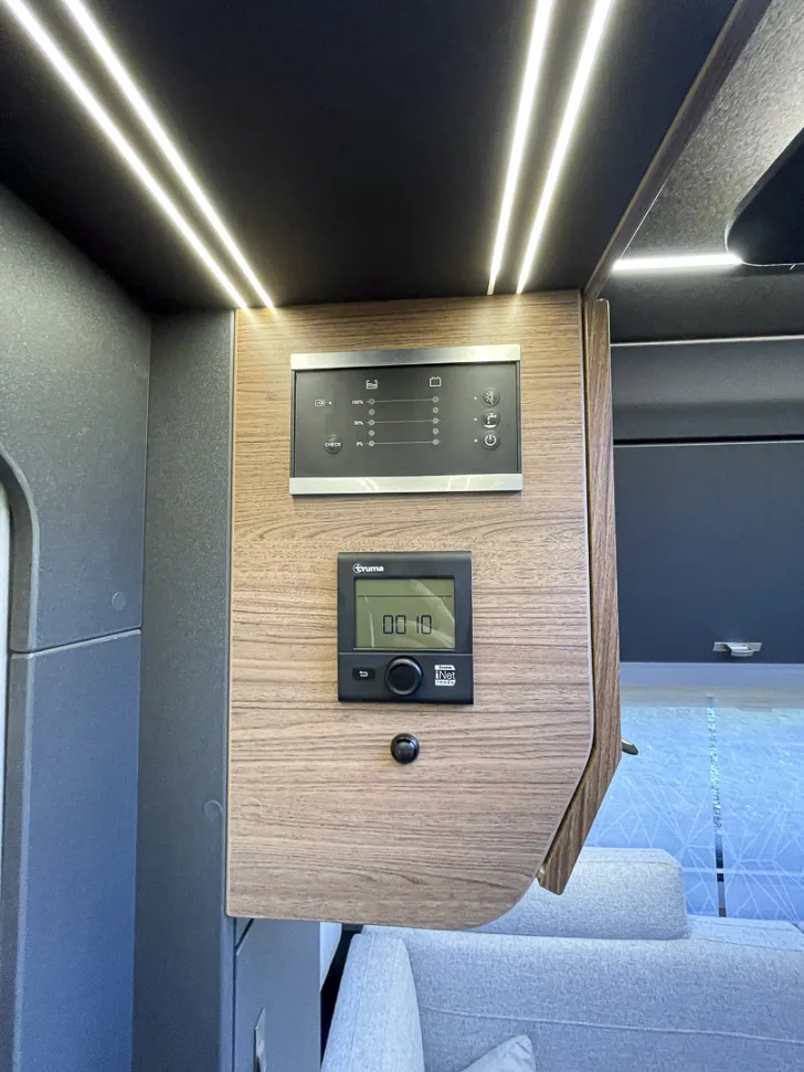 Fahrzeugbild Knaus AZUR 460 EU *DuoControl*Markise* #33