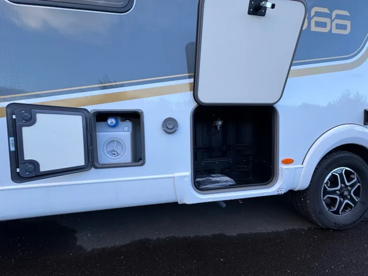 Fahrzeugbild Bürstner B66 TD 690 G Automatik*RFK*SAT-Anlage #13