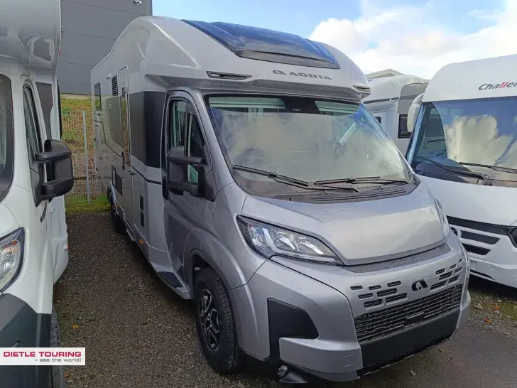 Fahrzeugbild Adria Matrix 60Y 670 SL Jubilee Combi 6E, Modell 26 #1