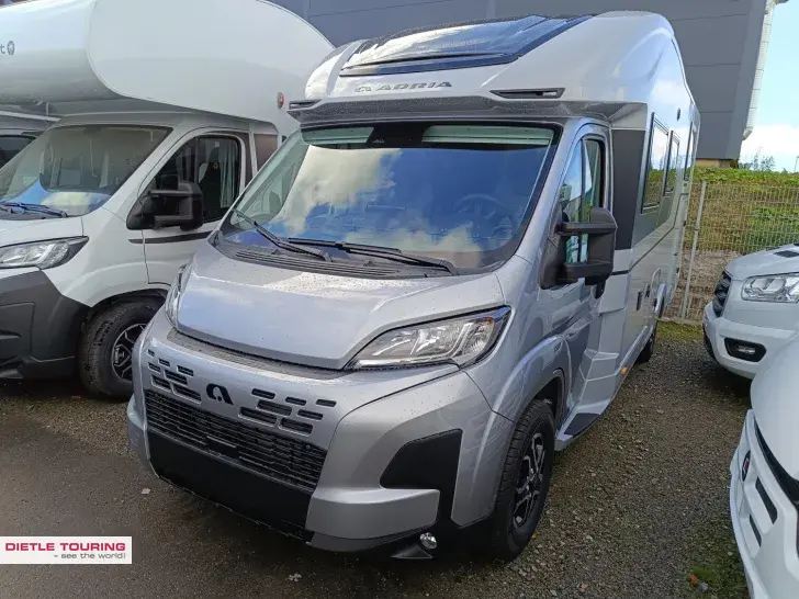 Fahrzeugbild Adria Matrix 60Y 670 SL Jubilee Combi 6E, Modell 26 #3