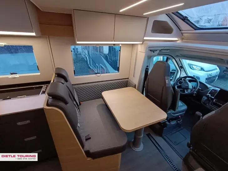 Fahrzeugbild Adria Matrix 60Y 670 SL Jubilee Combi 6E, Modell 26 #5