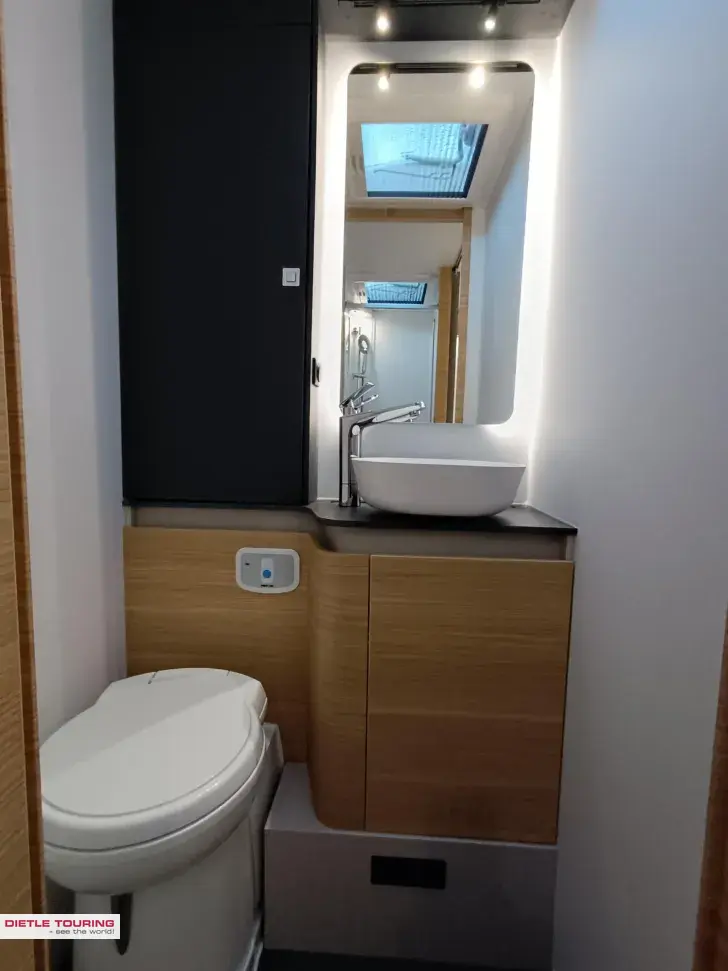 Fahrzeugbild Adria Matrix 60Y 670 SL Jubilee Combi 6E, Modell 26 #11