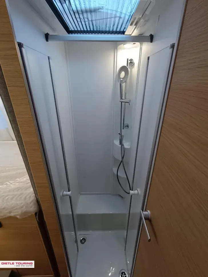 Fahrzeugbild Adria Matrix 60Y 670 SL Jubilee Combi 6E, Modell 26 #12