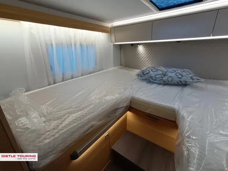 Fahrzeugbild Adria Matrix 60Y 670 SL Jubilee Combi 6E, Modell 26 #13