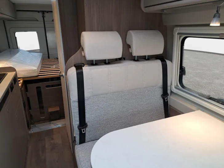 Fahrzeugbild Carado pro CV 640 Automatik, Solar, Rahmenfenster #10