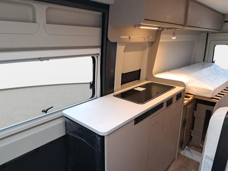 Fahrzeugbild Carado pro CV 640 Automatik, Solar, Rahmenfenster #11