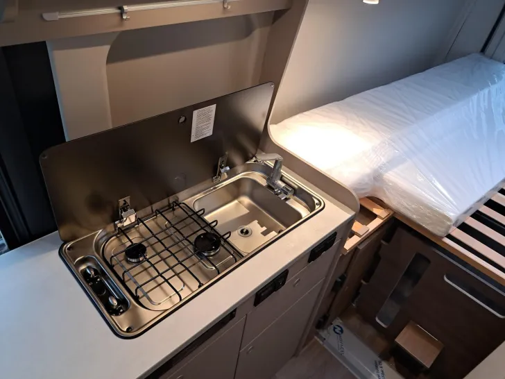 Fahrzeugbild Carado pro CV 640 Automatik, Solar, Rahmenfenster #12