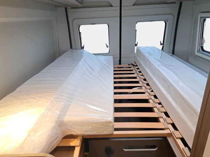 Fahrzeugbild Carado pro CV 640 Automatik, Solar, Rahmenfenster #13