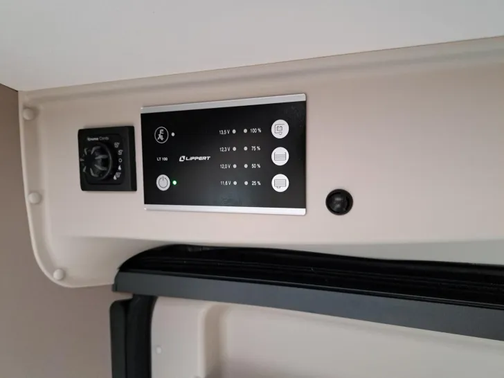 Fahrzeugbild Carado pro CV 640 Automatik, Solar, Rahmenfenster #15