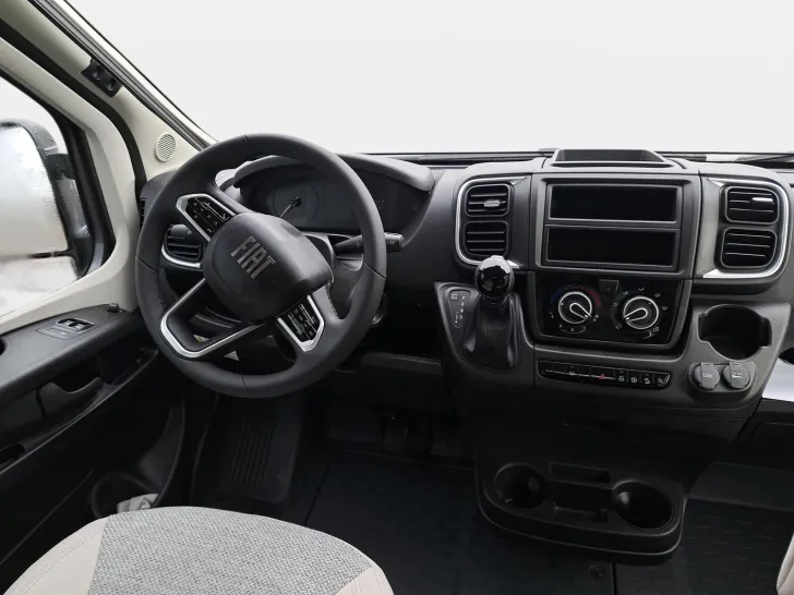 Fahrzeugbild Carado pro CV 640 Automatik, Solar, Rahmenfenster #17