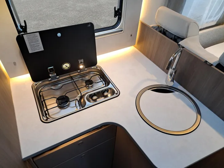 Fahrzeugbild Carado T 447 Pro+ Hubbett, TV, Sat, Solar #15