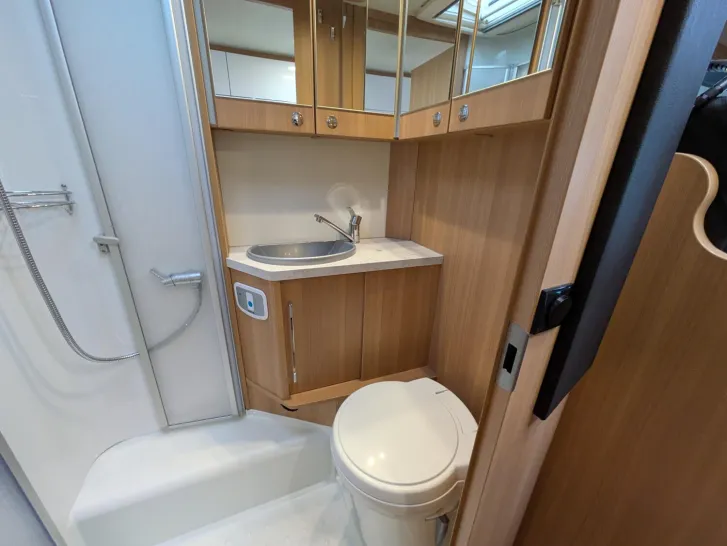 Fahrzeugbild Soma Camp L-Line V 600 E 140PS/Autom/Solar/SAT/TV/Markise/RFK/Fahrradträger #17