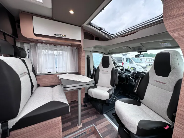 Fahrzeugbild Weinsberg CaraCompact 600 MEG EDITION [PEPPER] Fenster hl Styling-Paket BLACK #8