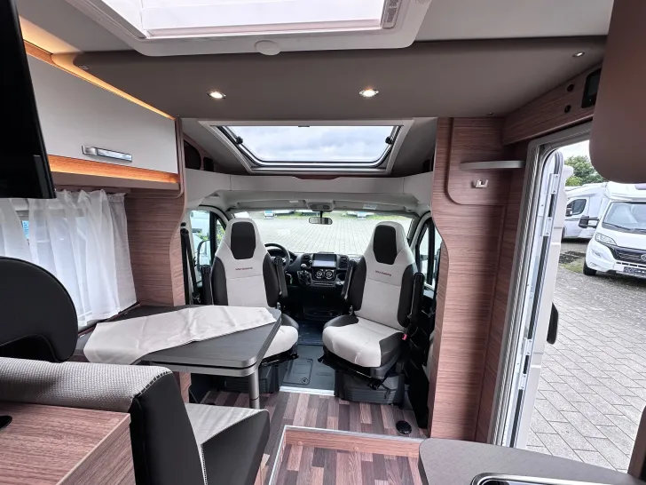 Fahrzeugbild Weinsberg CaraCompact 600 MEG EDITION [PEPPER] Fenster hl Styling-Paket BLACK #14
