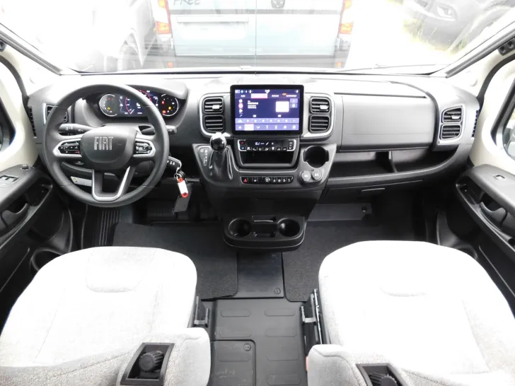 Fahrzeugbild Hymer Free Campus 600 Automatik+Winterfest+Schlafdach #7