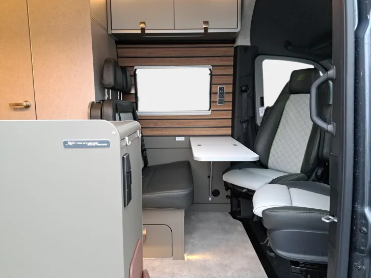 Fahrzeugbild Hymer Grand Canyon S CrossOver 600 Schlafdach, Solar #8