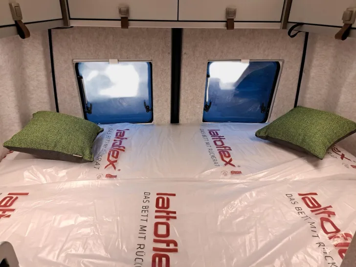 Fahrzeugbild Hymer Grand Canyon S CrossOver 600 Schlafdach, Solar #14