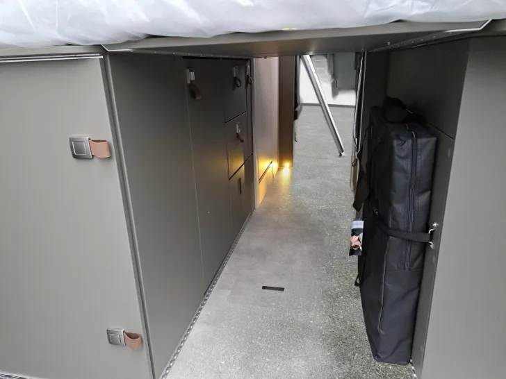 Fahrzeugbild Hymer Grand Canyon S CrossOver 600 Schlafdach, Solar #19