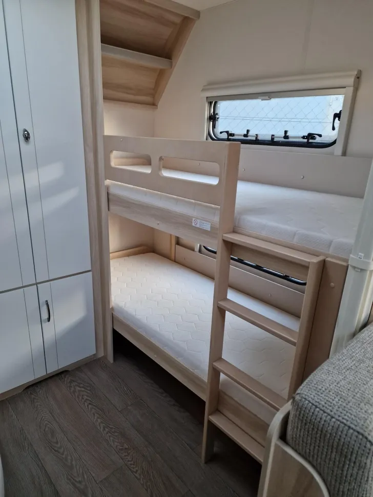 Fahrzeugbild Hobby De Luxe 545 KMF - stark reduziert/Vorzelt #16