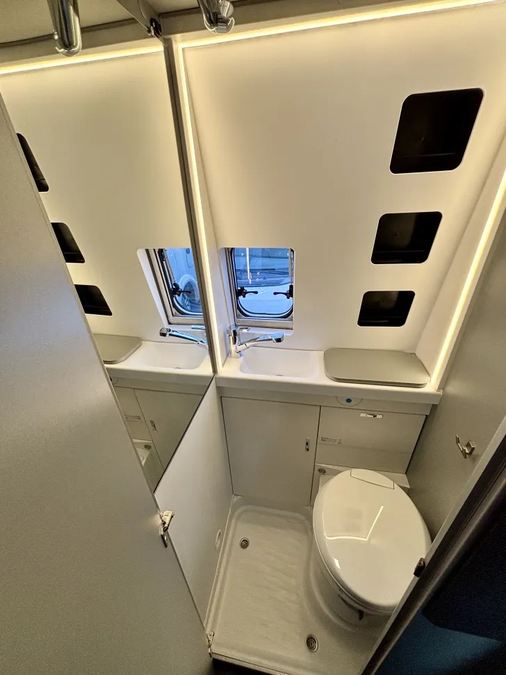 Fahrzeugbild Weinsberg CaraTour 540 MQ Aufstelldach Volt.Paket AF_Bad #11