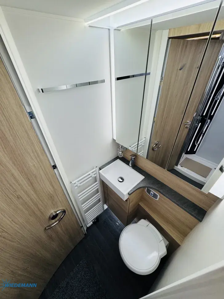 Toilette Frankia Platin I 7400 PLUS Pure LED * Notbett * Navi * ACC *26