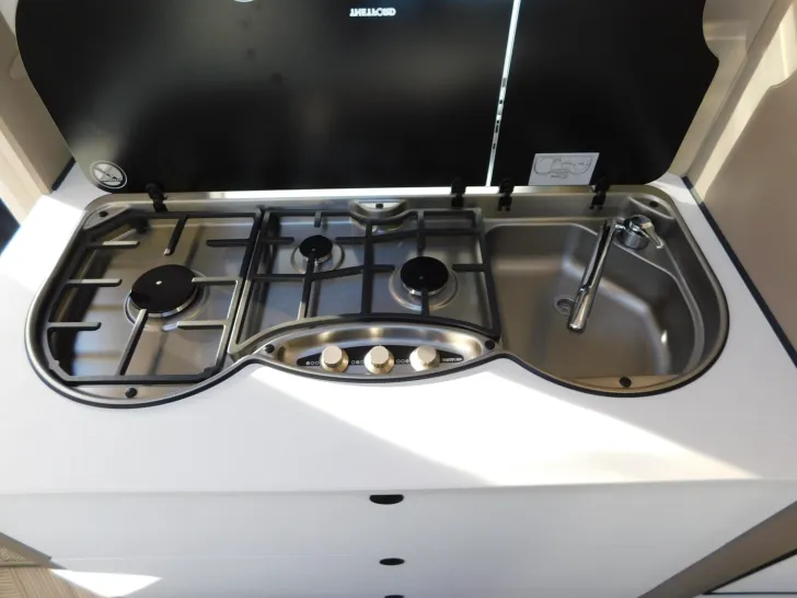 Fahrzeugbild Dethleffs c-go Active 495 QSK Safety-Paket + Bugfenster #11