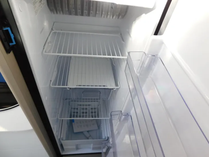 Fahrzeugbild Dethleffs c-go Active 495 QSK Safety-Paket + Bugfenster #12