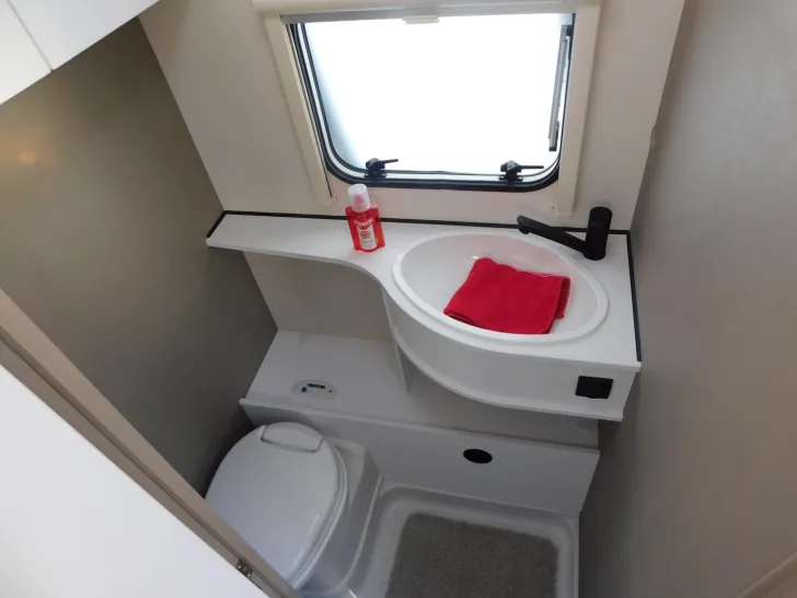 Fahrzeugbild Dethleffs c-go Active 495 QSK Safety-Paket + Bugfenster #13