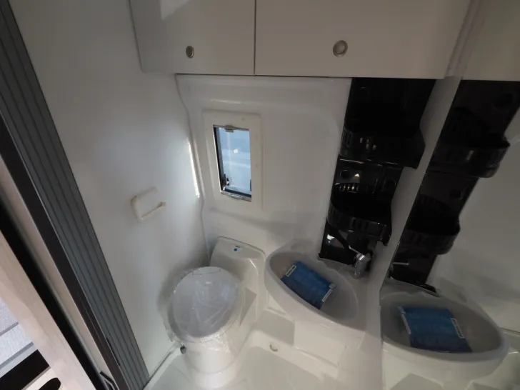 Fahrzeugbild Clever Celebration Heavy, Markise, Lithium, Multim. #10