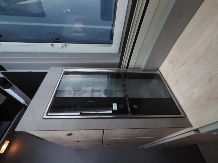 Fahrzeugbild Clever Celebration, Multim./Kamera, Lithium, Markise #8