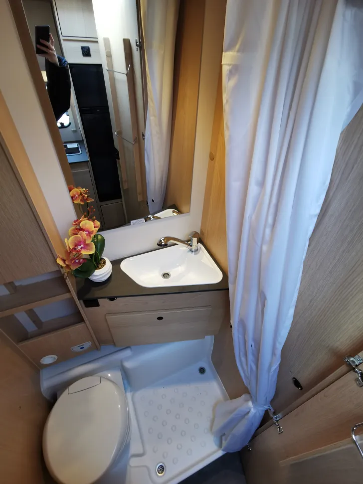 Fahrzeugbild Sunlight T SUB TS67 Hubbett+EB zu DB* #9